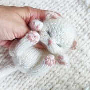 Sleeping kitten knittting pattern.